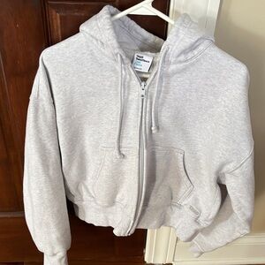 Aritzia TNA Women Light Gray Cozy Boyfriend Fit Crop Zip Up Fleece Hoodie Sz M